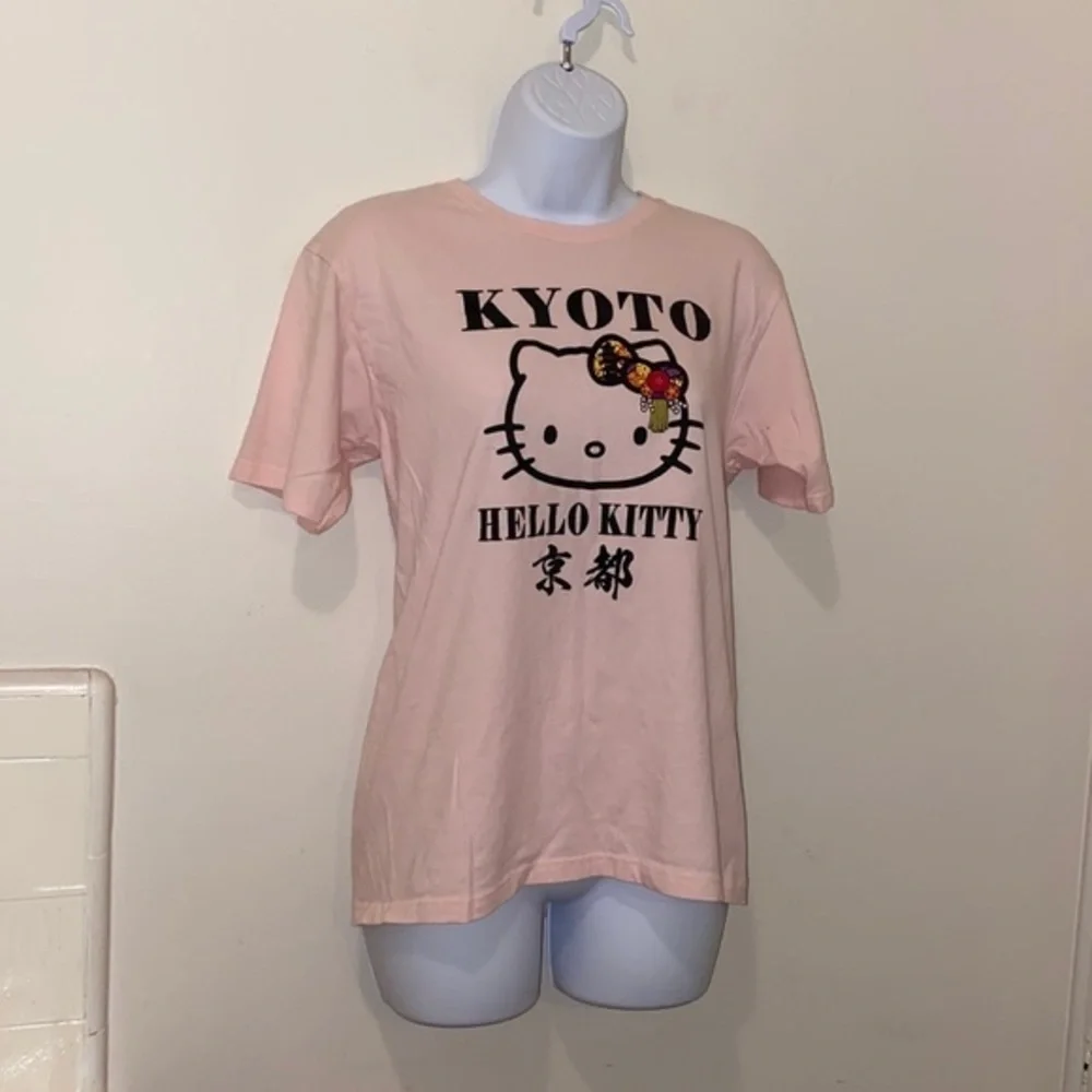Rare Women’s Hello Kitty Kyoto,Japan Graphic Tee - Picture 3 of 10